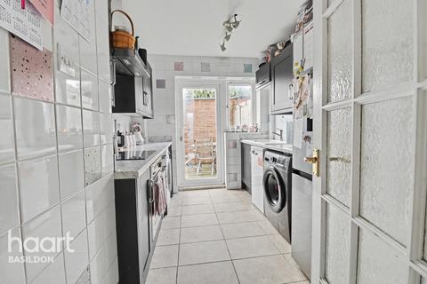 undefined, The Nazeing, Basildon