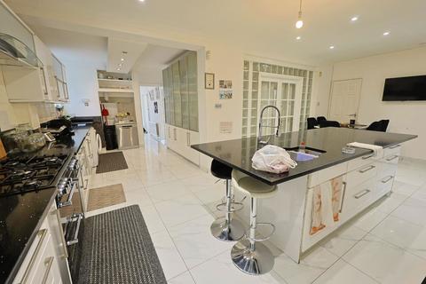 5 bedroom detached house for sale, Kings Drive, Edgware HA8