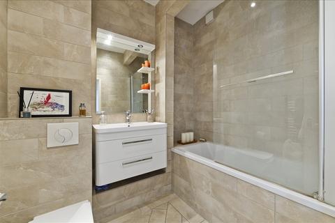 1 bedroom flat for sale, Coningham Road, London