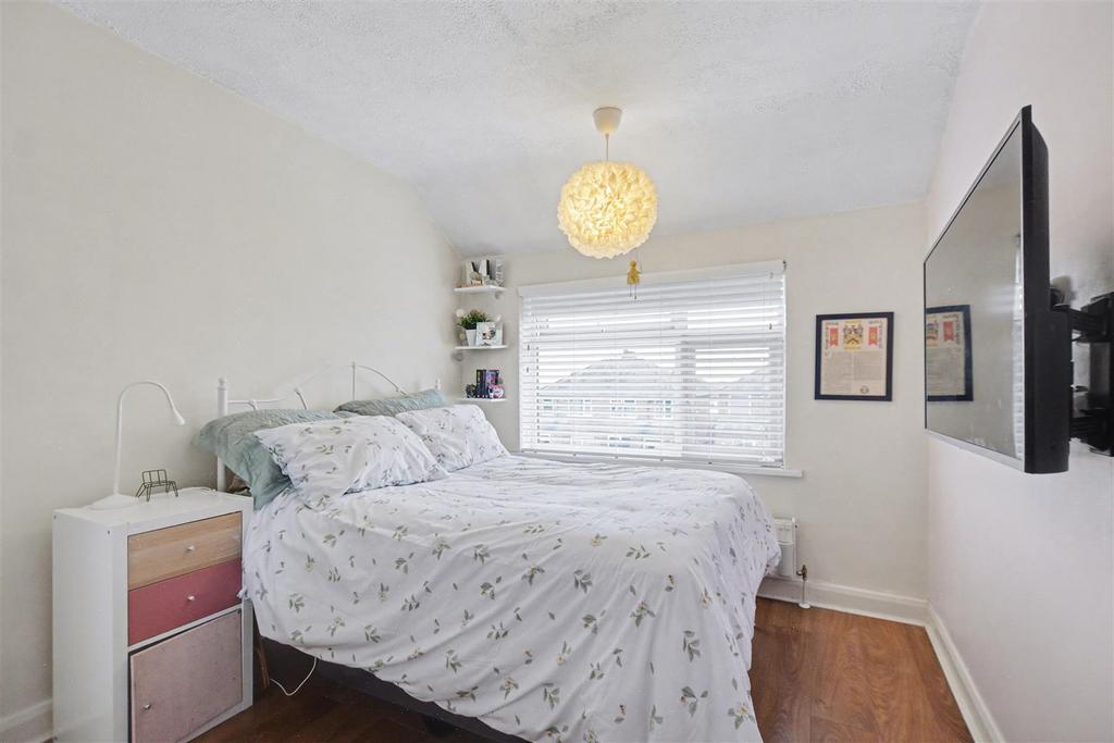 Bedroom 1 1.jpeg