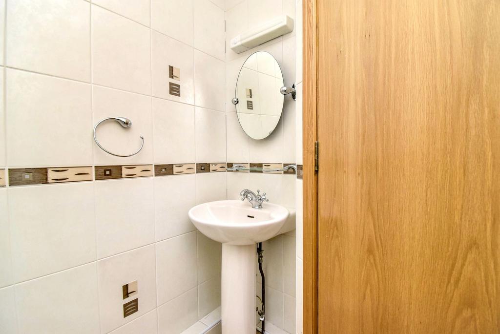 En-suite Angle 2