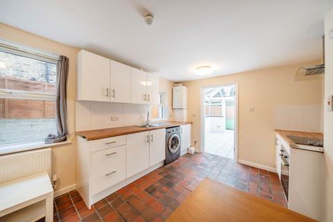 2 bedroom flat to rent, Avenue Road, London W3