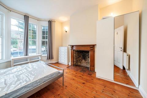 2 bedroom flat to rent, Avenue Road, London W3