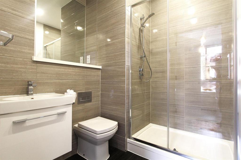 En-suite .JPG