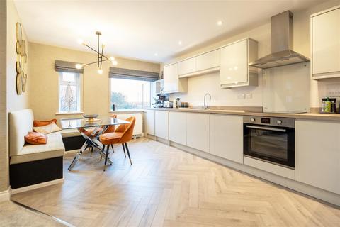 3 bedroom flat for sale, Coble Dene, North Shields