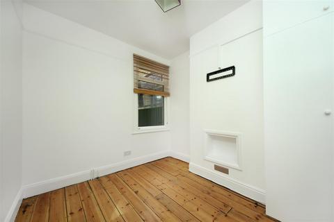 undefined, Glenfield Road, W13