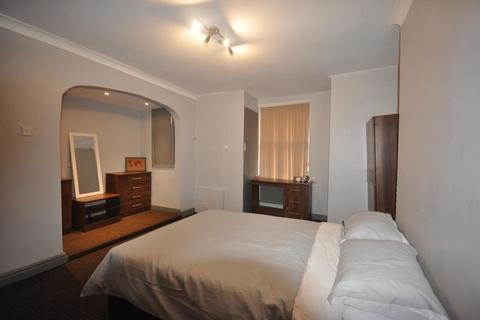 1 bedroom flat to rent, Brudenell Road, Hyde Park, Leeds LS6 1JD