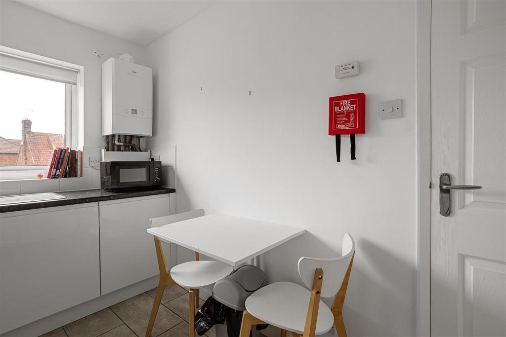 4 Heworth Court 10.jpg