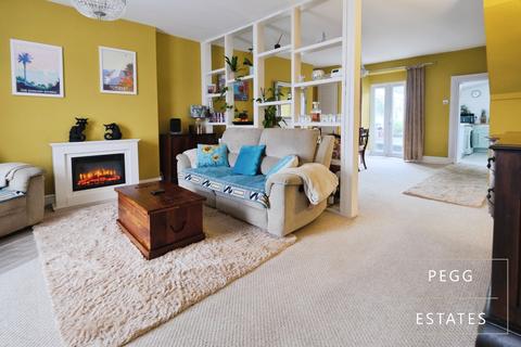 2 bedroom terraced house for sale, Cavern Road, Torquay