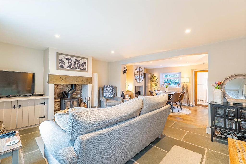 Lounge/Dining Room