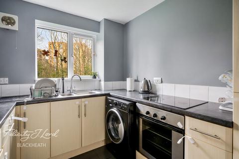 2 bedroom apartment for sale, Bernard Ashley Drive, Charlton