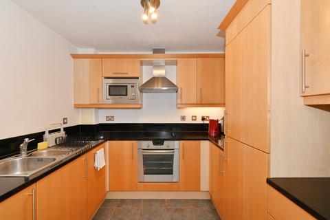 1 bedroom flat for sale, Gainsborough House, London E14