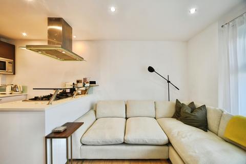 undefined, Queen Mary Avenue, London, E18