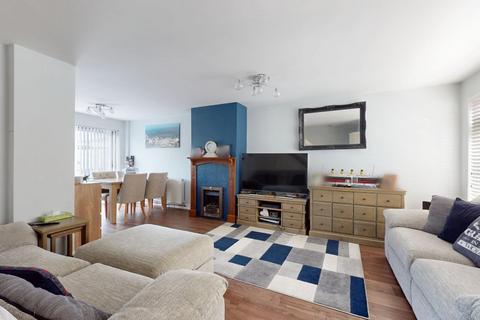 3 bedroom end of terrace house for sale, Levett Close, Isle Of Grain, Rochester, ME3