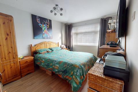 3 bedroom end of terrace house for sale, Levett Close, Isle Of Grain, Rochester, ME3