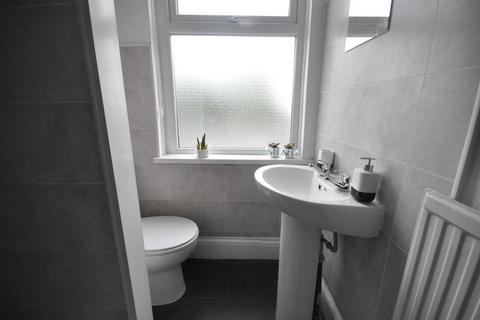 1 bedroom flat to rent, Hall Grove, Hyde Park, Leeds LS6 1NT