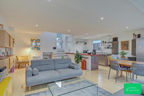 undefined, Fortis Green, London