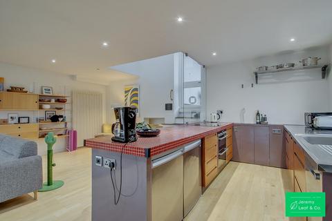 undefined, Fortis Green, London