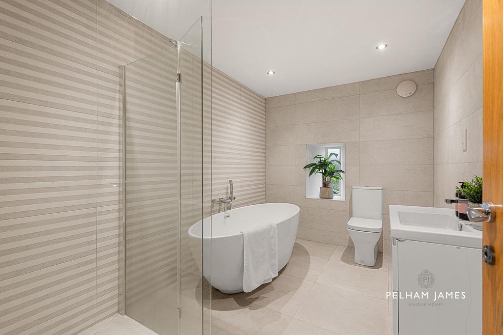 Bathroom, The Malt House, Market Deeping