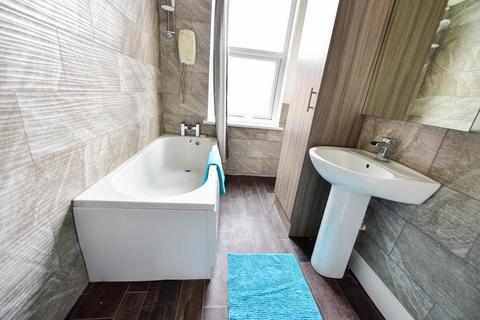 1 bedroom flat to rent, Hall Grove, Hyde Park, Leeds LS6 1NT