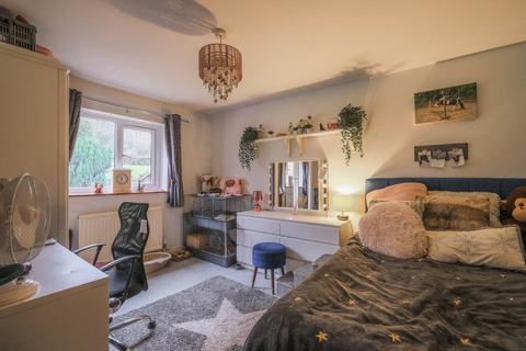 undefined, Weavers Court, Holmfirth HD9