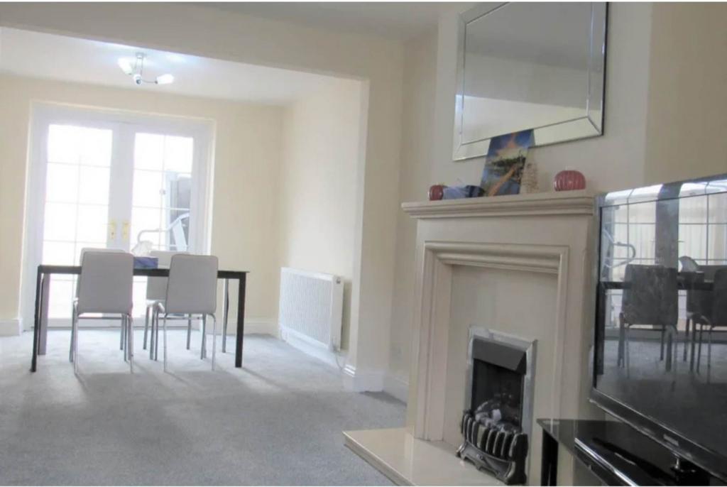 House in Newcastle Upon Tyne - View 2