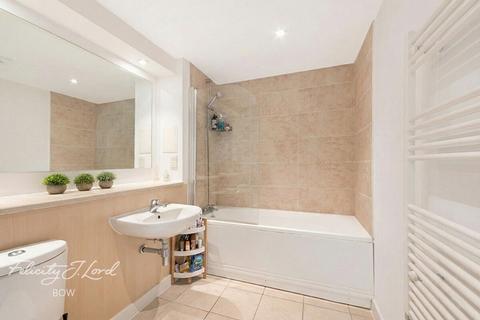 1 bedroom apartment for sale, Tredegar Road, London