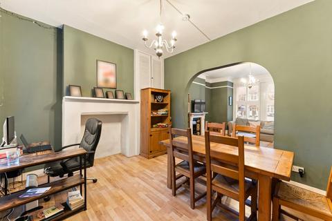 4 bedroom house to rent, Conyers Road, London SW16