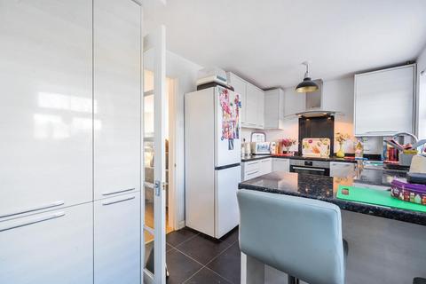 3 bedroom terraced house for sale, Puffin Way, Aylesbury, HP19