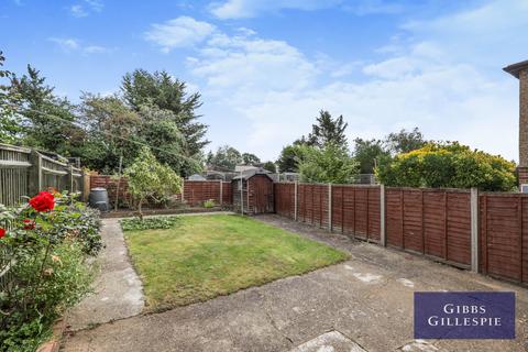 2 bedroom flat to rent, Alandale Drive, Pinner, HA5
