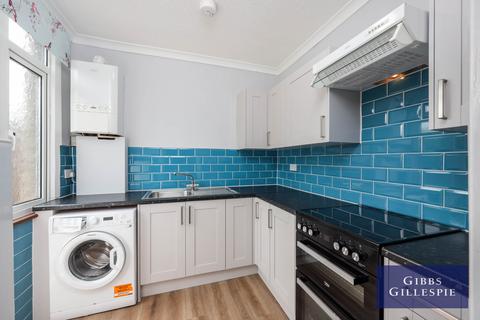 2 bedroom flat to rent, Alandale Drive, Pinner, HA5
