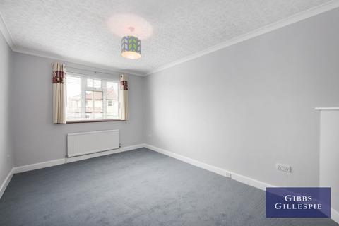 2 bedroom flat to rent, Alandale Drive, Pinner, HA5