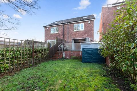 undefined, Huntington Road, York