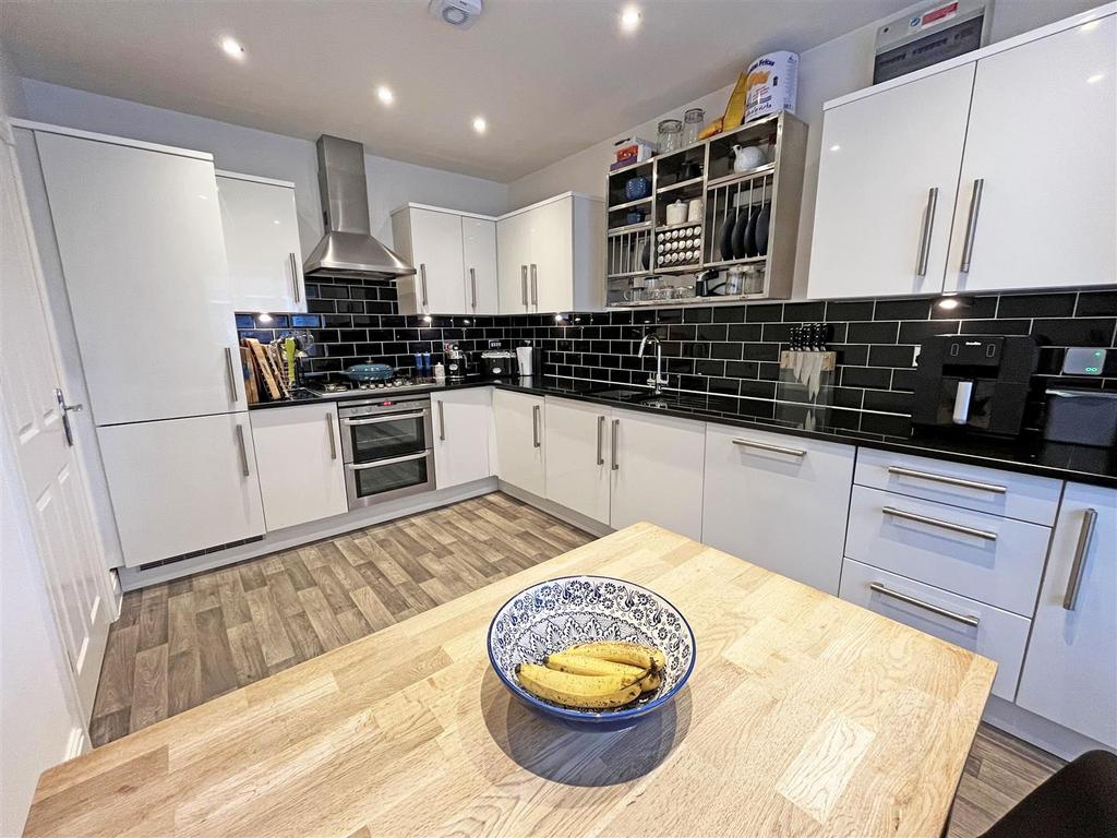 Kitchen1.jpg