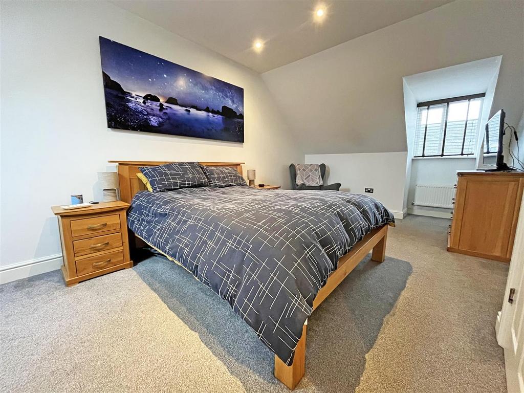 Bed 1.jpg