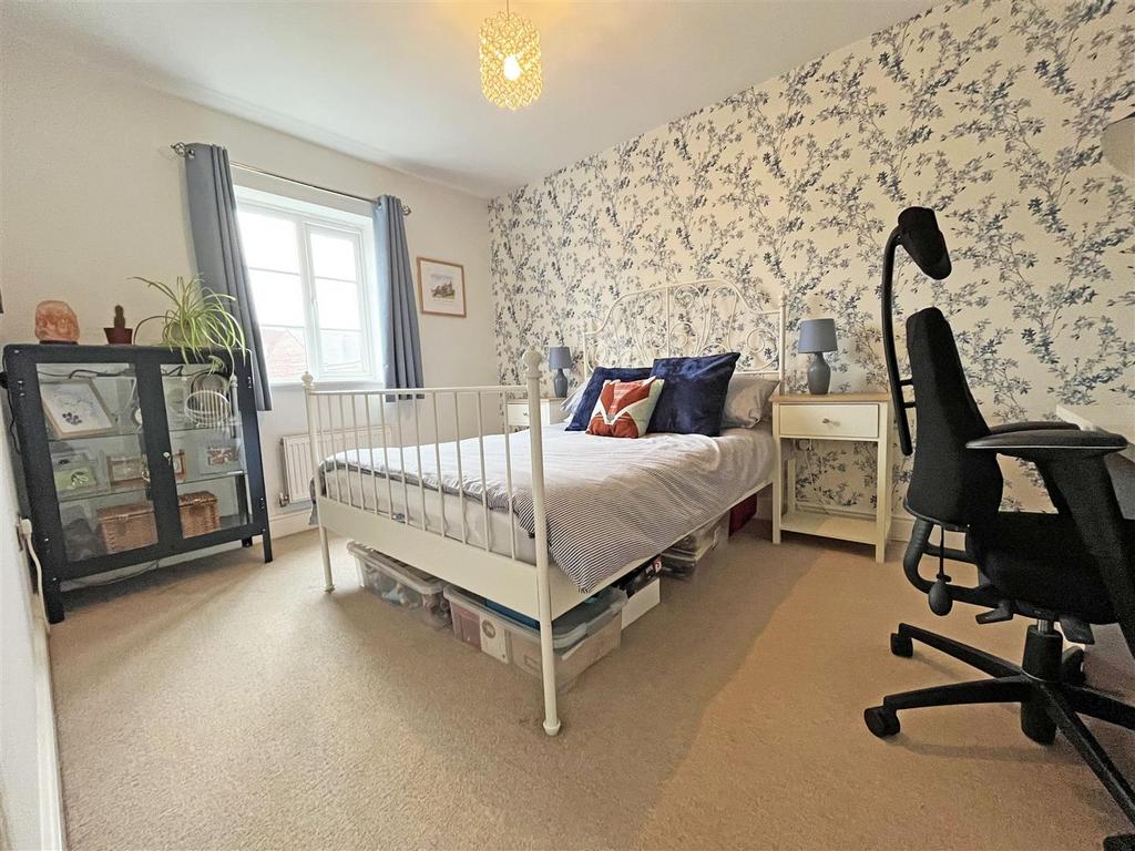 Bed 2.jpg