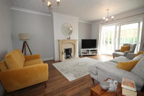 4 bedroom detached house for sale, Saddlers Grove, Badsworth