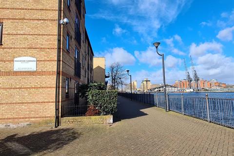 1 bedroom flat to rent, Ringwood Gardens, London E14
