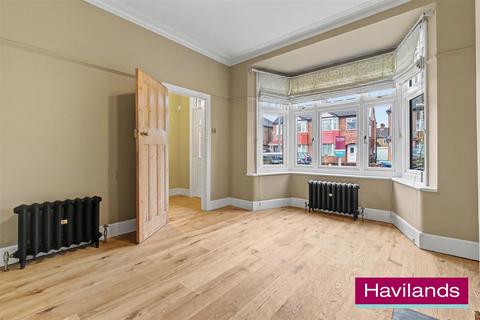 3 bedroom terraced house for sale, Amberley Road, Enfield
