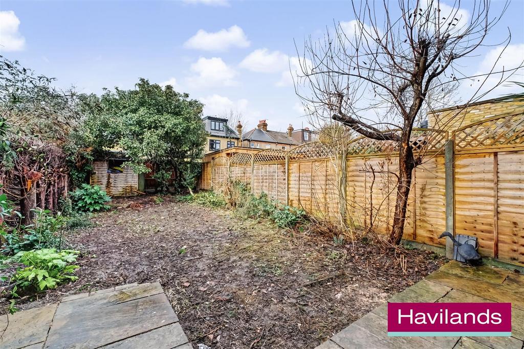 Amberley Road EN1 2 QZ-3.jpg