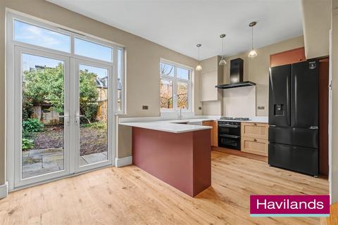 3 bedroom terraced house for sale, Amberley Road, Enfield