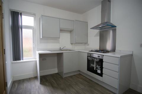 undefined, 3 Bed Flat To Let on Brackenbury Road, Preston