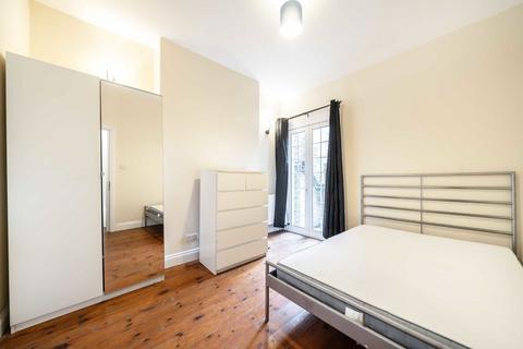 2 bedroom flat to rent, Avenue Road, London W3