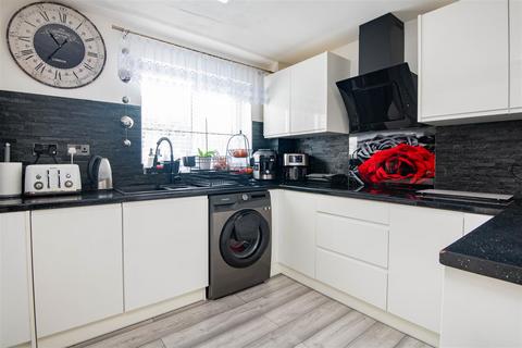 3 bedroom semi-detached house for sale, Earlsway, Euxton, Chorley