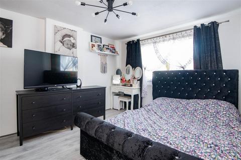 3 bedroom semi-detached house for sale, Earlsway, Euxton, Chorley
