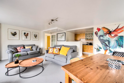 2 bedroom flat to rent, 130, Calton Road, Edinburgh, EH8 8EQ