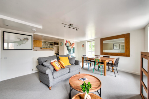 2 bedroom flat to rent, 130, Calton Road, Edinburgh, EH8 8EQ