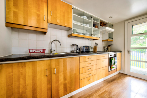 2 bedroom flat to rent, 130, Calton Road, Edinburgh, EH8 8EQ