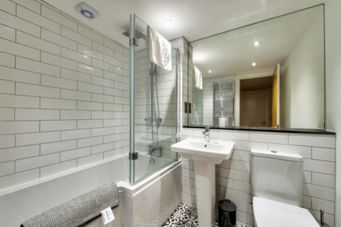 2 bedroom flat to rent, 130, Calton Road, Edinburgh, EH8 8EQ