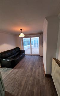 2 bedroom flat to rent, Christchurch Avenue, Rainham